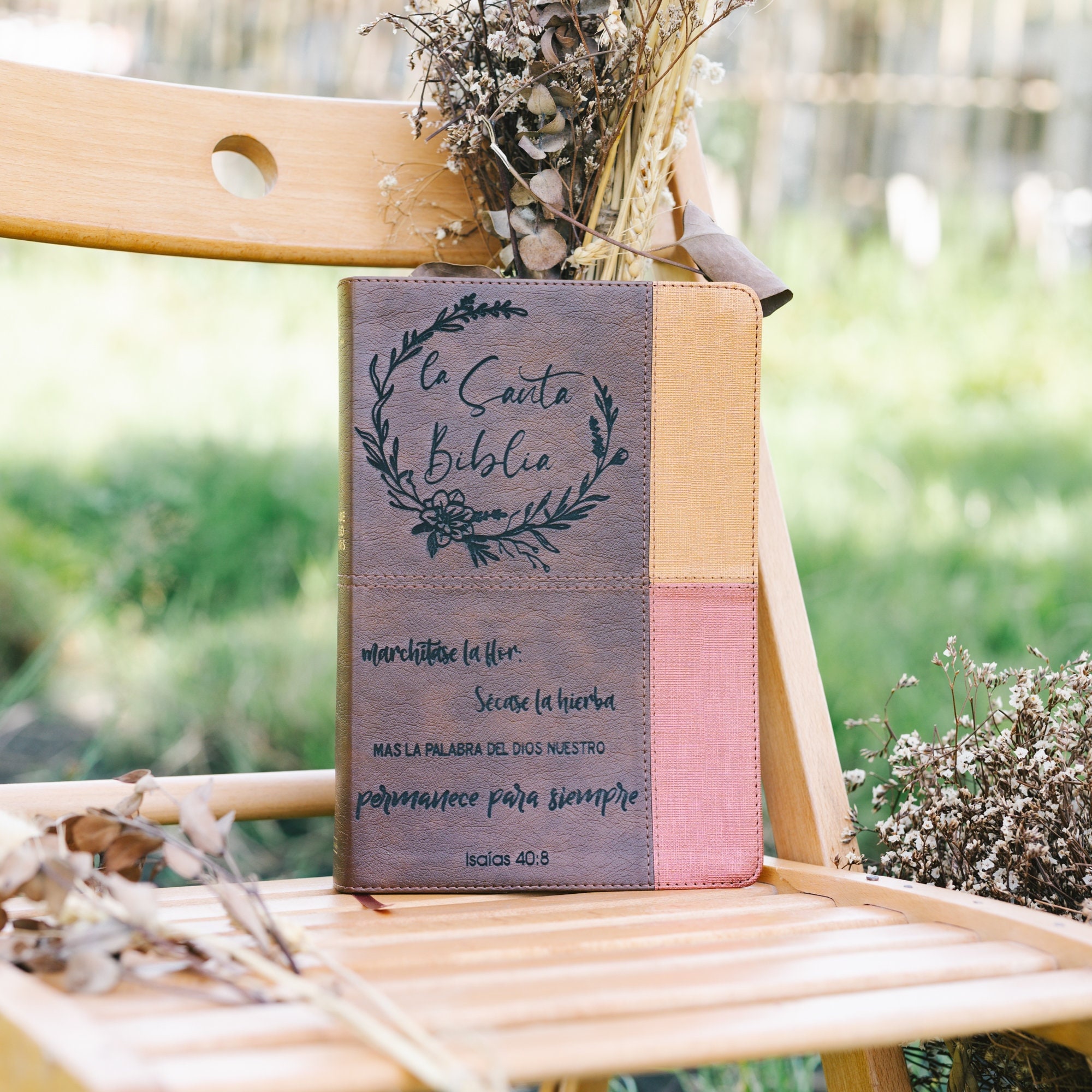 Biblia Español Personalizada: Crea tu propio diseño grabado personalizado con un diseñador, Biblia de Estudio Arcoíris RVR 1960 Santa Biblia
