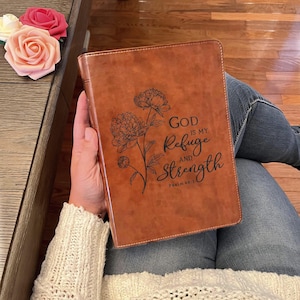 Biblia ESV personalizada: Cree su propio diseño grabado personalizado con un diseñador, margen ancho, referencia, letra roja, versión estándar en inglés
