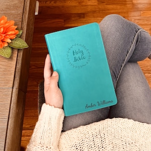 Biblia NVI personalizada con nombre grabado, Biblia NVI Value Thinline, Biblia personalizada con nombre grabado, Nueva Versión Internacional, Regalos de bautismo