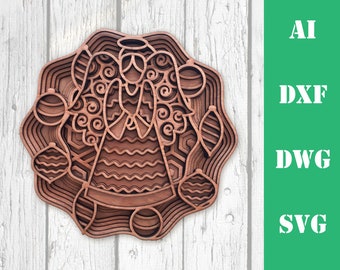 Könnte beinhalten: Ein braunes Holzengel-Ornament mit einem geschichteten Design. Der Engel ist von Ornamenten umgeben und hat einen Heiligenschein über dem Kopf.