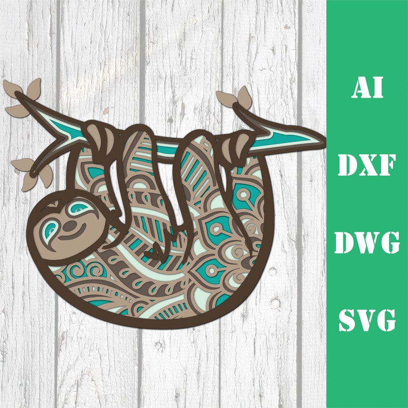 Pode incluir: Um design de pregui&ccedil;a em camadas em tons de castanho, verde-azulado e bege, pendurado num galho. A pregui&ccedil;a tem um rosto sorridente e padr&otilde;es intrincados. A imagem inclui o texto "AI, DXF, DWG, SVG" num ret&acirc;ngulo vertical verde.