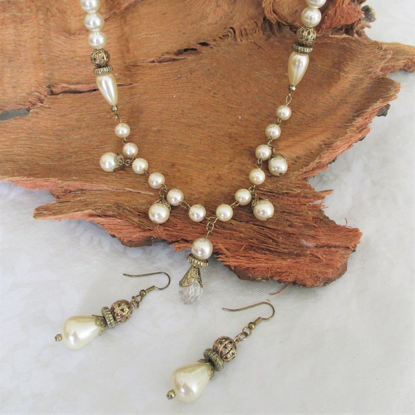 Vintage 1960’s Ivory Faux Pearls Beads w Pendants Necklace Set. NWT  EV922