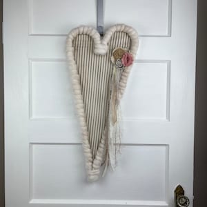Primitive Black Heart Wall Decor Wreath, Large rustic farmhouse heart wall hanging, heart shape wreath, Valentine’s Day gift for her.