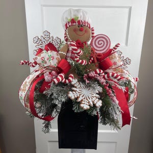 Gingerbread Man Mailbox Swag, Decorate your Mailbox for Christmas with this adorable Gingerbread Man Swag.