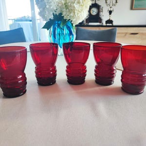 Vintage Imperial Glass Rubinröda Ringade Tumblers MidCentury Vattenglas Set med fem