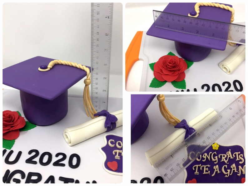 Puede incluir: Decoraci&oacute;n de pastel con tem&aacute;tica de graduaci&oacute;n que presenta un birrete morado con borla dorada, un diploma enrollado atado con una cinta morada y una rosa roja. El pastel est&aacute; decorado con el texto "2020" y "Felicidades Teagan".