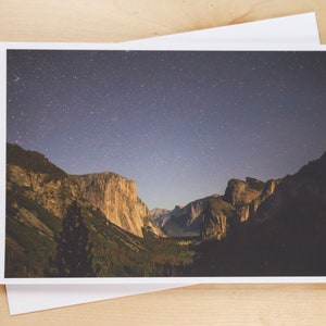 Vale de Yosemite e estrelas à noite, El Capitan, Parque Nacional de Yosemite, Califórnia - Cartão de felicitações
