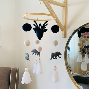 Mobile with its little bears and its marine blue deer head