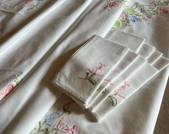 French Vintage Embroidered Tablecloth and 8 Napkins – Elegant & Rare