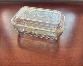 Franse vintage glazen botervloot met koemotief – klassieke Franse keukencharme
