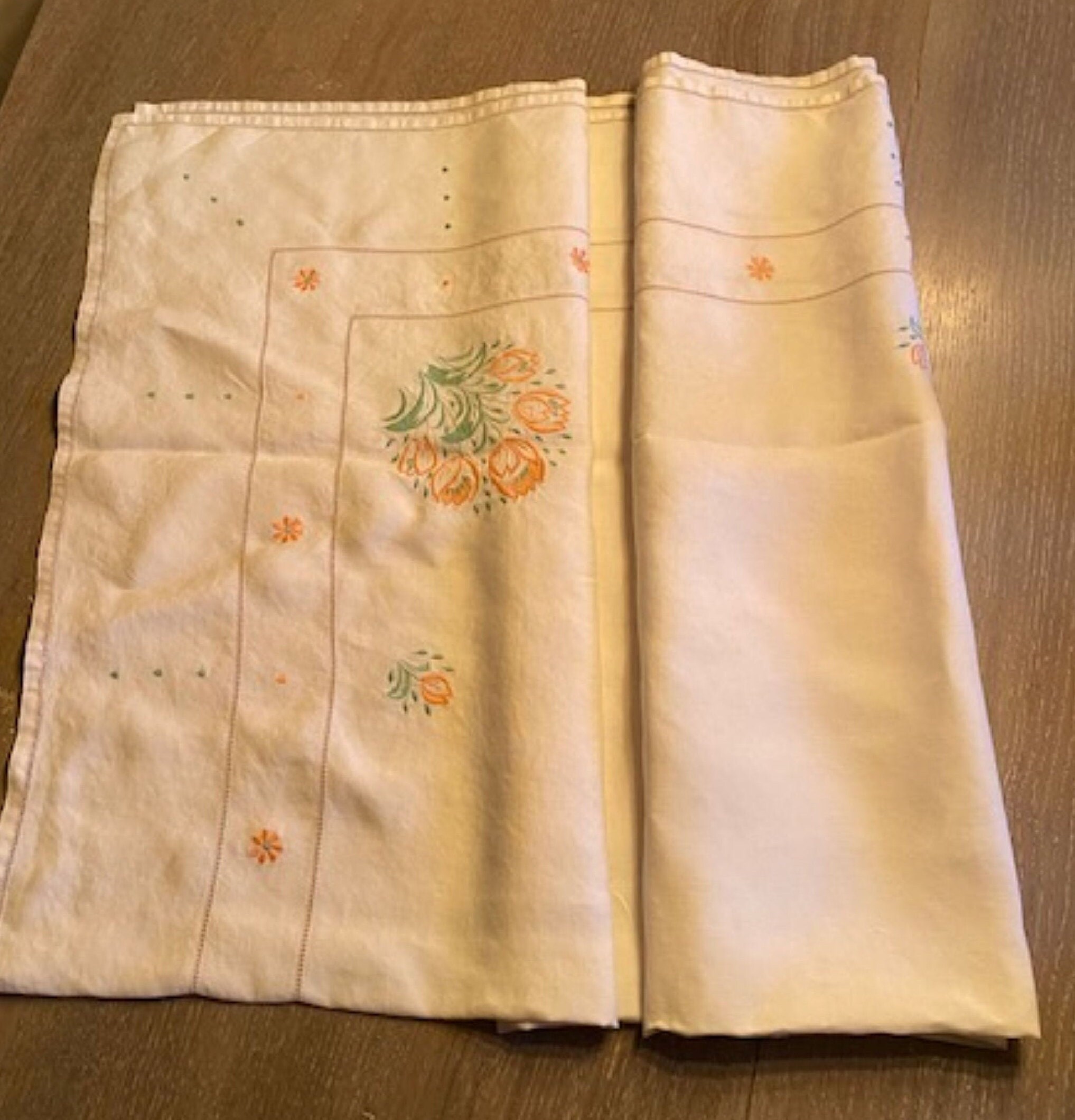 希少なフランス製ヴィンテージ刺繍リネンテーブルクロス - Etsy 日本