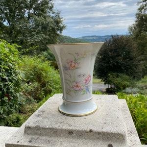 French Vintage Limoges Porcelain Vase – Hand-Painted & Exquisite