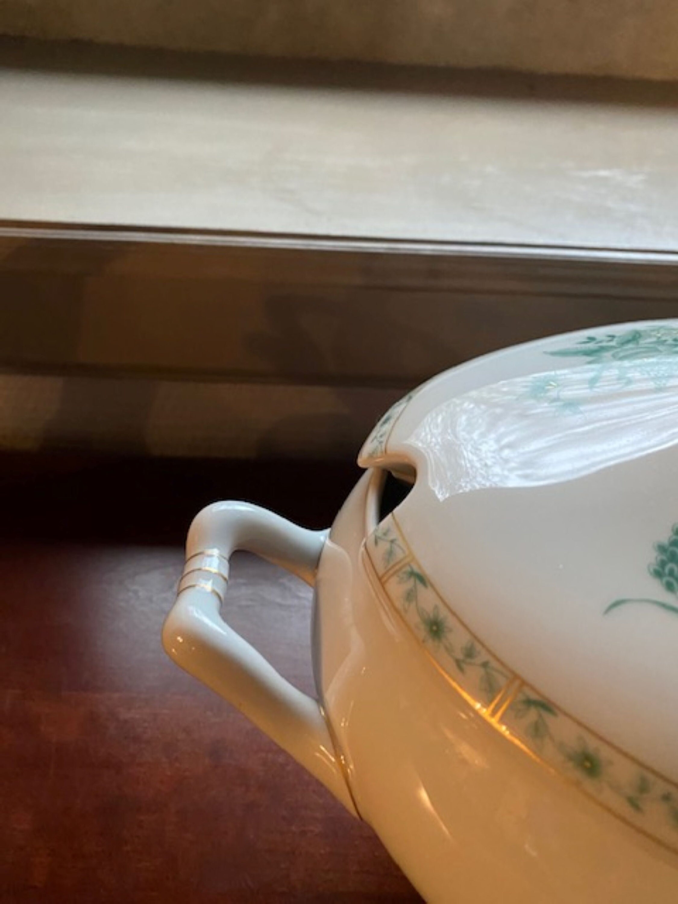 フランスのヴィンテージ ベルナルド リモージュ磁器製スープチュリーン