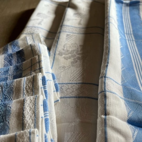 French Classic Jacquard shops Tablecloth with 6 Matching Napkins