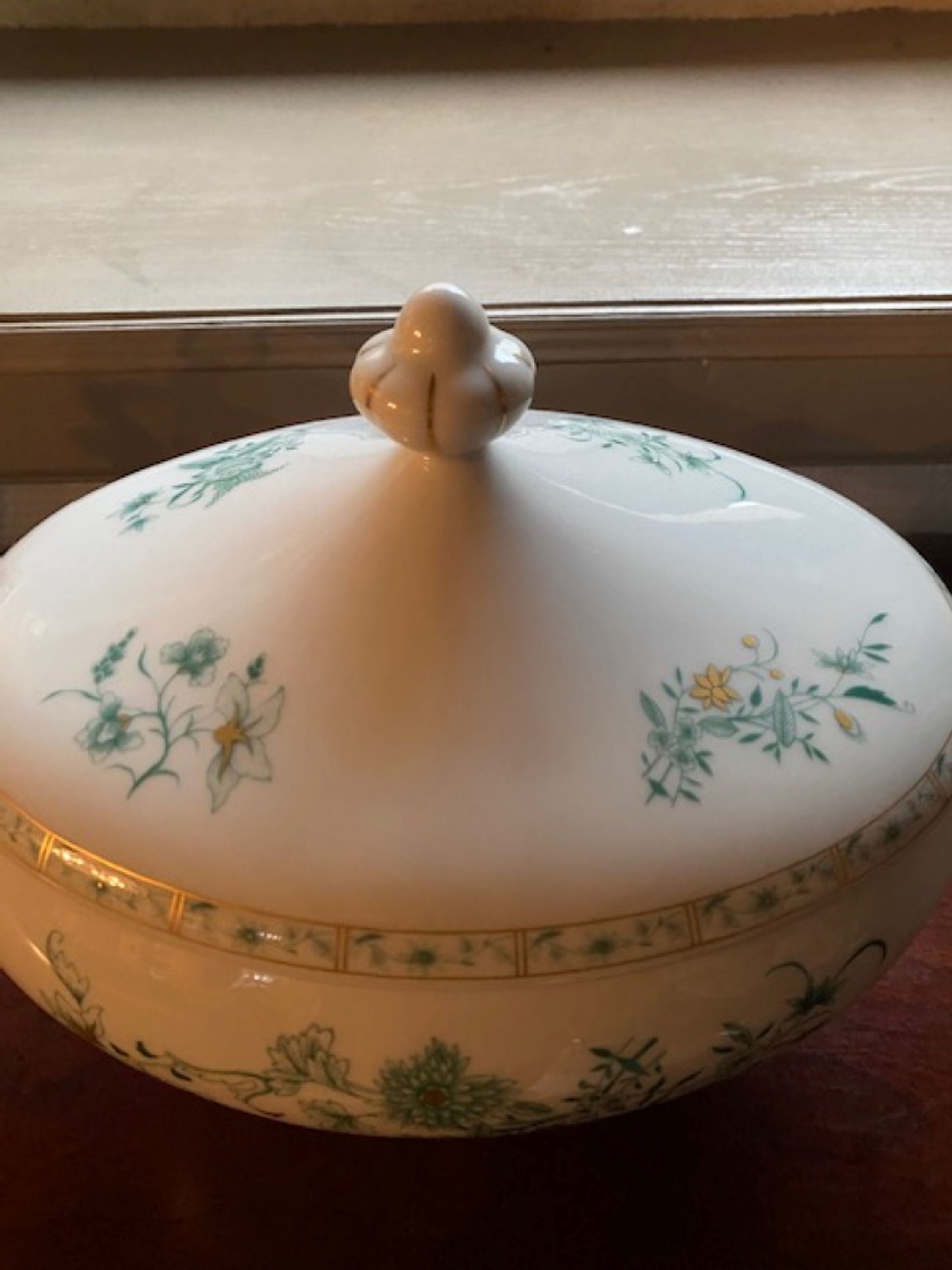 フランスのヴィンテージ ベルナルド リモージュ磁器製スープチュリーン