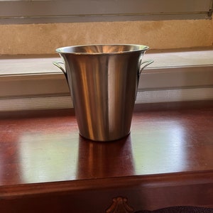 French Classic Champagne Bucket – Elegant & Timeless