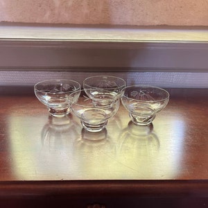 Set of 4 French Vintage Crystal Apero/Dessert Glasses – Elegant & Timeless