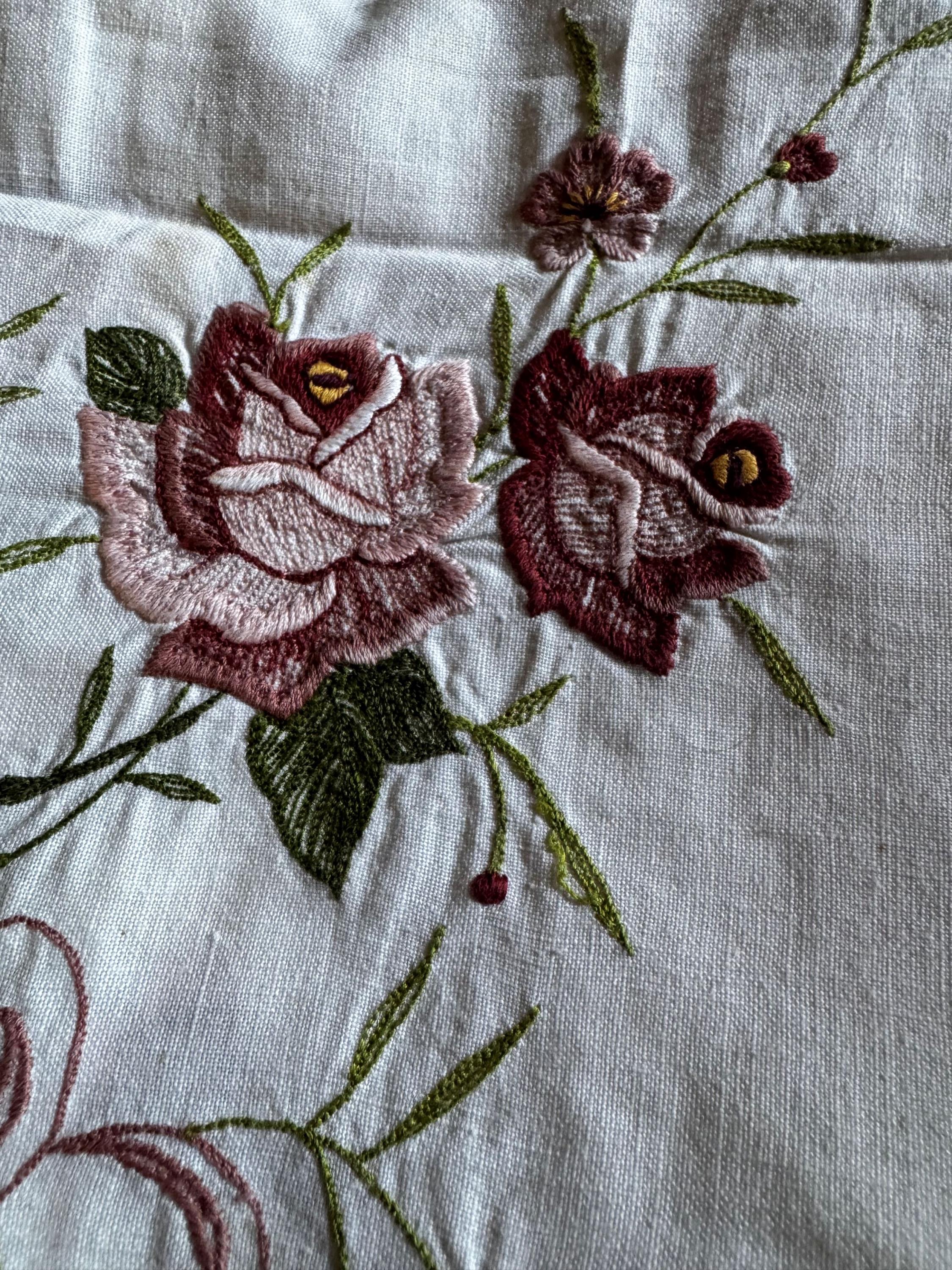 フランス製ヴィンテージ刺繍コットンテーブルクロス – 124 x 168 cm