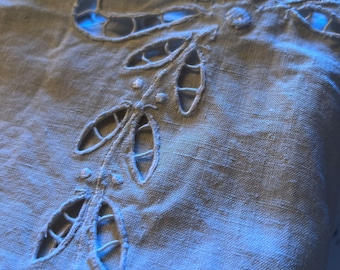French Vintage Embroidered Tablecloth – Hand-Embroidered White Cutwork Cotton, 110x110 cm Square