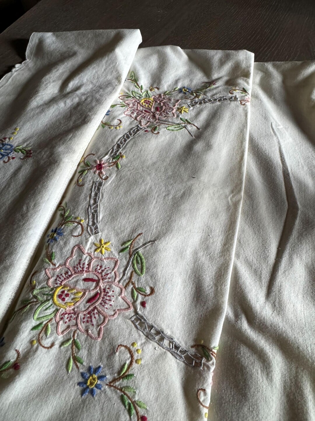ヴィンテージフランス刺繍テーブルクロス – Regal Flourish - Etsy 日本