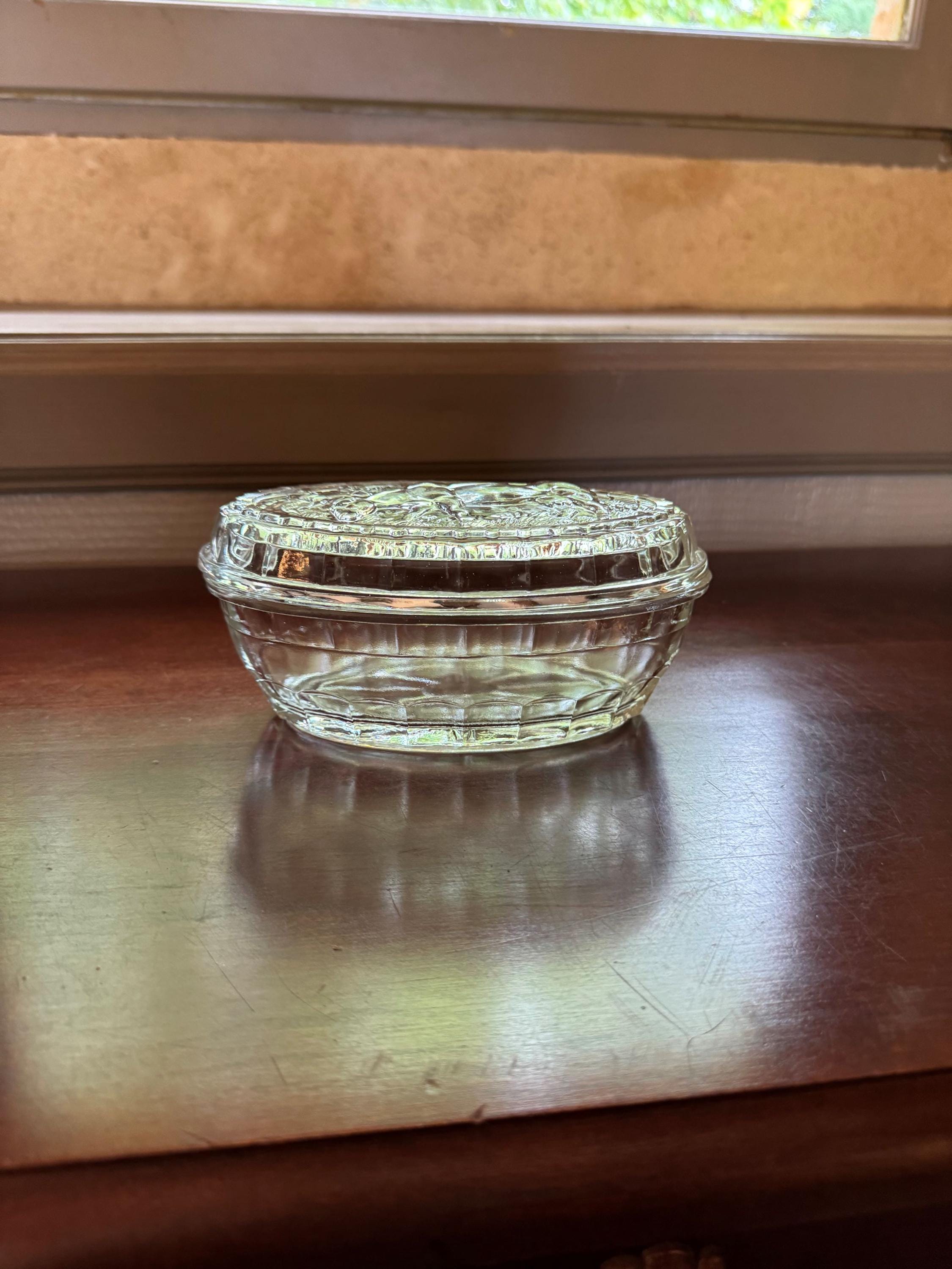 フランスのヴィンテージクラシックガラスバターディッシュ - 時代を