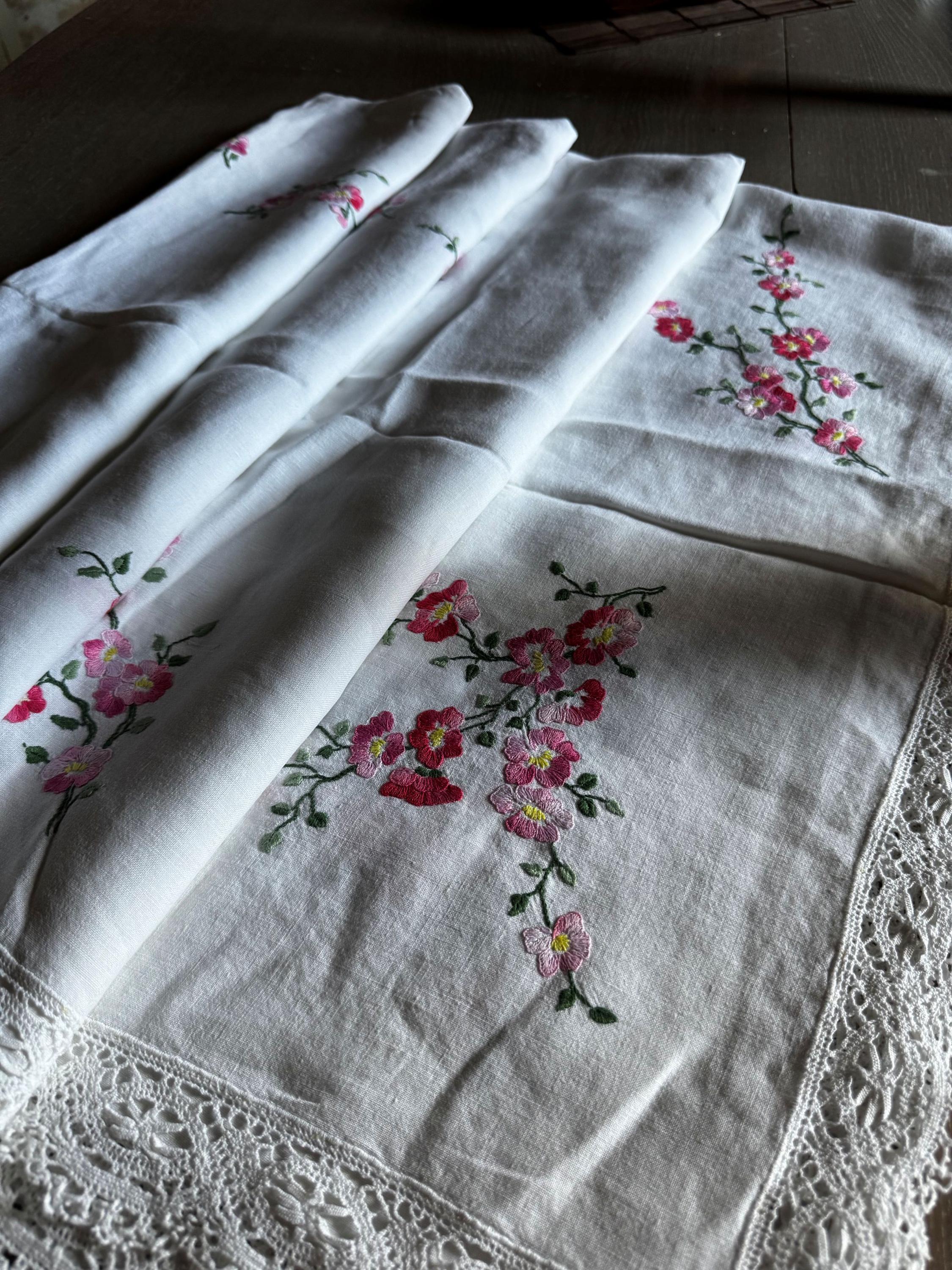 テーブルクロス ヴィンテージ 刺繍 フランス ヴィンテージフランス刺繍コットンテーブルクロス – 繊細な魅力 - Etsy