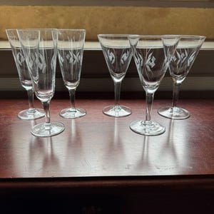 Set of 6 French Vintage Crystal Wine/Champagne Glasses – Stunning & Elegant Design