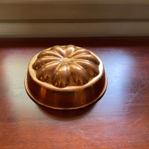 French Vintage Traditional Copper Baking Mold – Classic Kitchen Décor & Bakeware