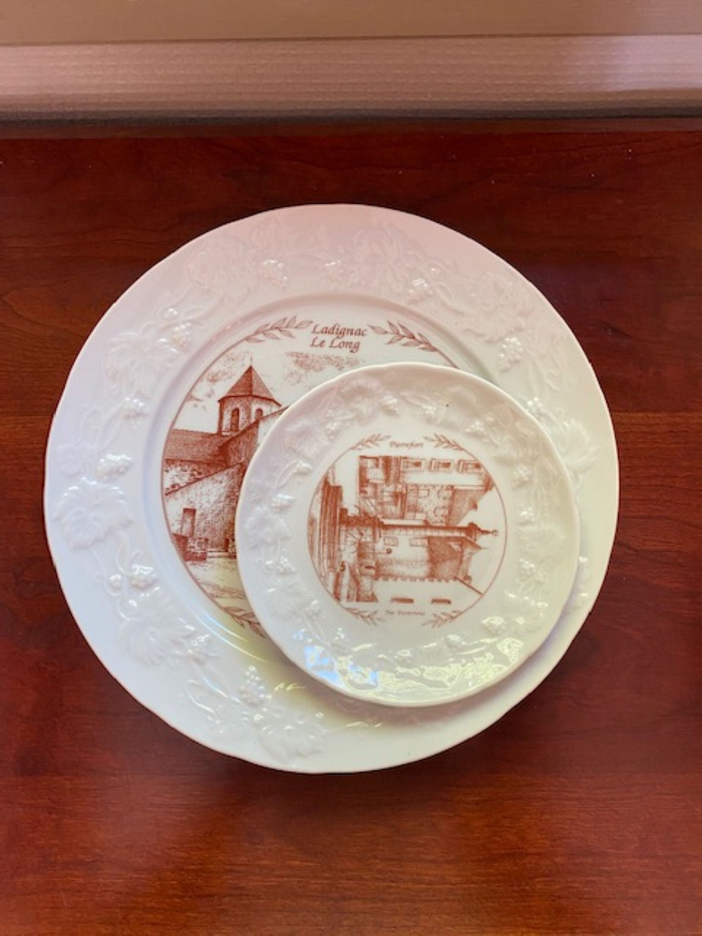 Set of 2 French Vintage Limoges Porcelain Collector Plates 