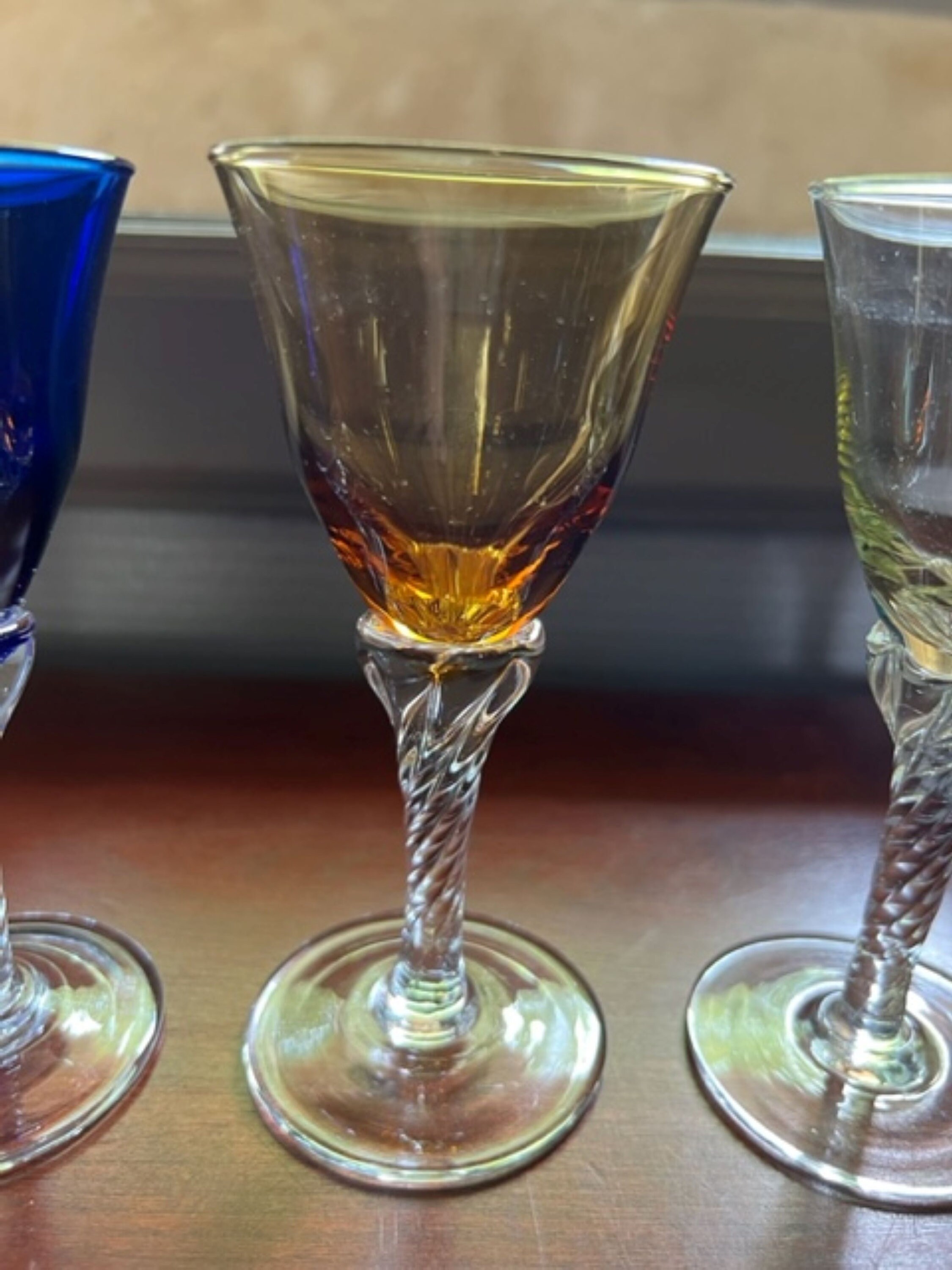 ヴィンテージ ワイングラス 6客セット 色付 ハンドペイント 金彩 ムラノ? ベネチアングラス? アンティーク フラワーガーランド  | ハンドペイント ゴールド ウイスキー セット 7点