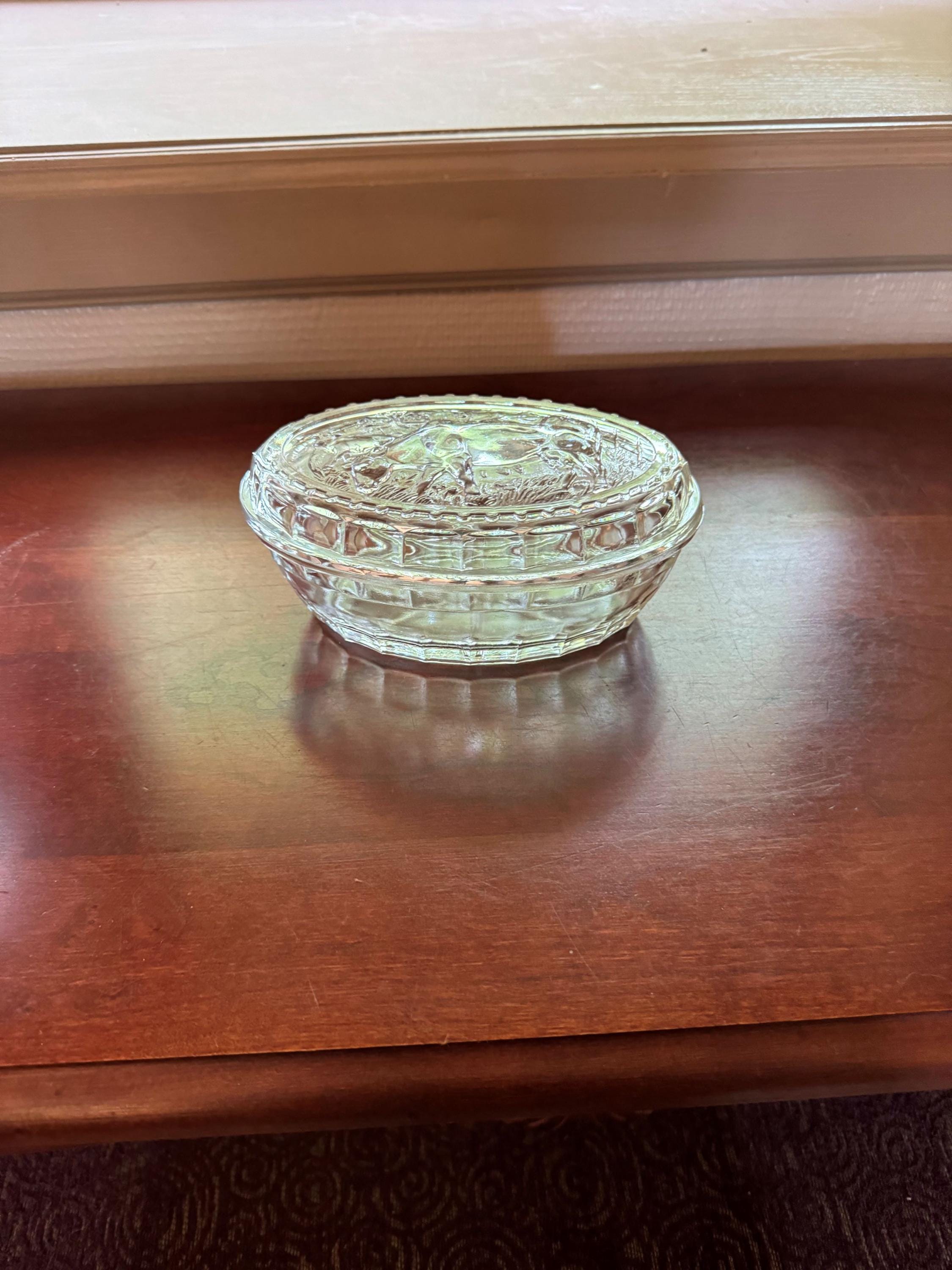 フランスのヴィンテージクラシックガラスバターディッシュ - 時代を