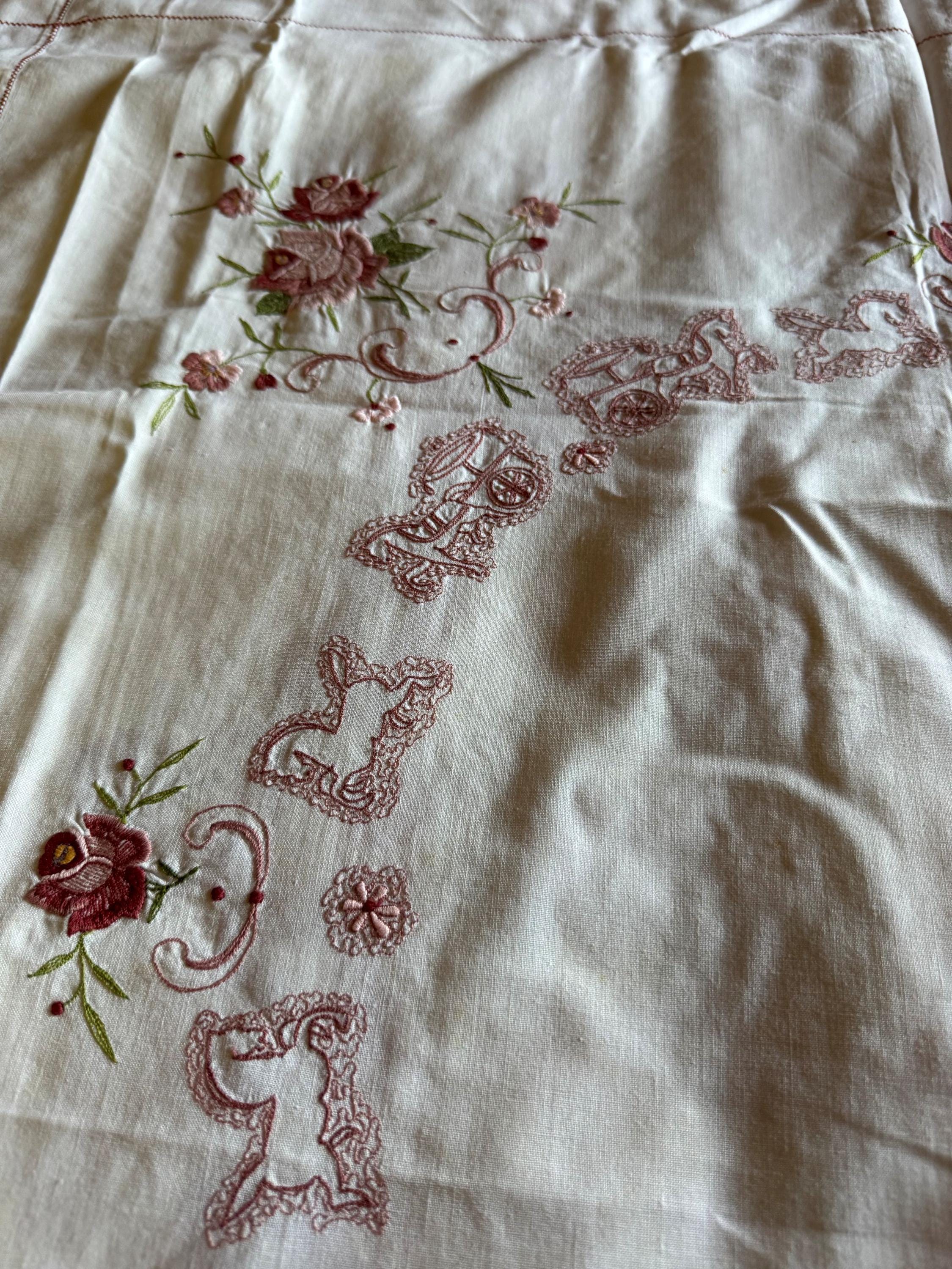 フランス製ヴィンテージ刺繍コットンテーブルクロス – 124 x 168 cm