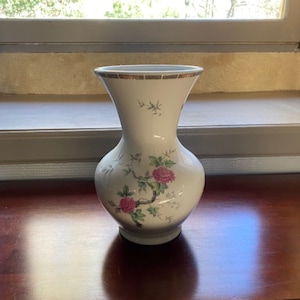 French Vintage Limoges Porcelain Vase – Hand-Painted & Rare Collector’s Piece