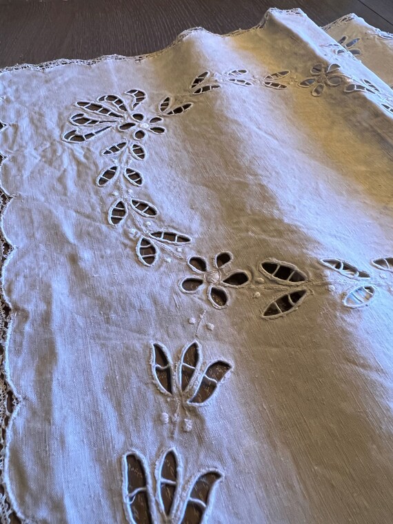 テーブルクロス ヴィンテージ 刺繍 フランス ヴィンテージフランス刺繍コットンテーブルクロス – 繊細な魅力 - Etsy