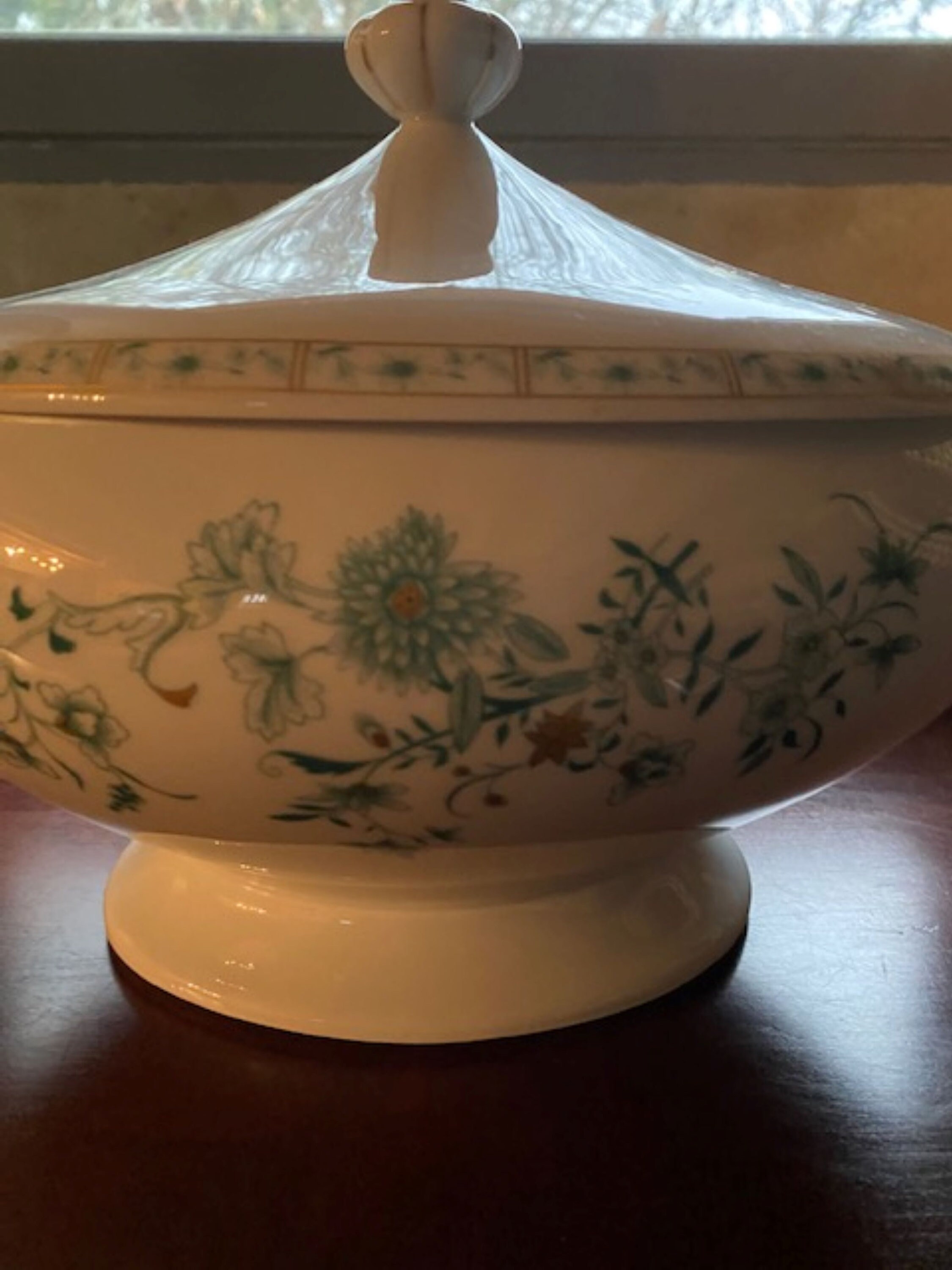 フランスのヴィンテージ ベルナルド リモージュ磁器製スープチュリーン