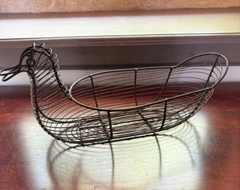 Cesta de pan francesa vintage de alambre con forma de pato: hecha a mano, original y sin complicaciones.