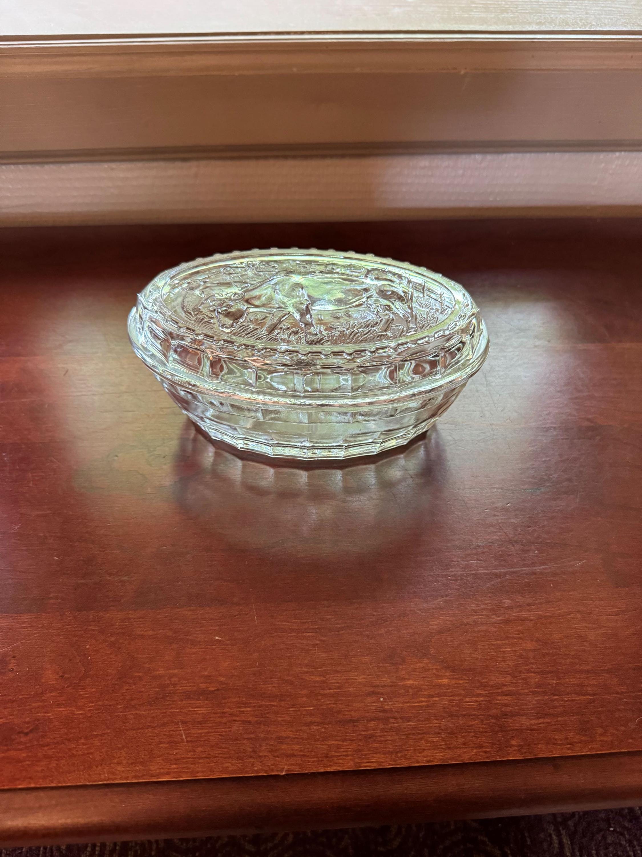 フランスのヴィンテージクラシックガラスバターディッシュ - 時代を