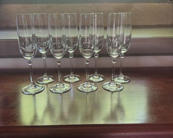 8 Franse vintage geëtste kristallen champagnefluiten – elegant gemarkeerde Franse glaswerkset
