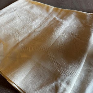 French Vintage Jacquard Tablecloth – Elegant & Timeless