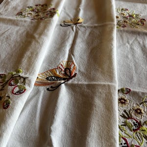 フランス製ヴィンテージ刺繍コットンテーブルクロス – 124 x 168 cm
