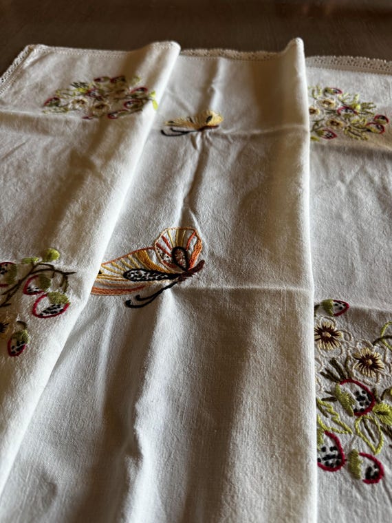 テーブルクロス ヴィンテージ 刺繍 フランス ヴィンテージフランス刺繍コットンテーブルクロス – 繊細な魅力 - Etsy