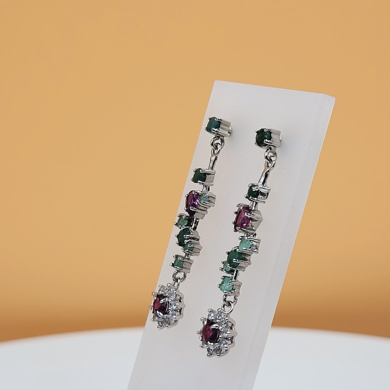 Handgjorda örhängen i sterlingsilver med smaragdgranat och naturlig ädelsten bild 2