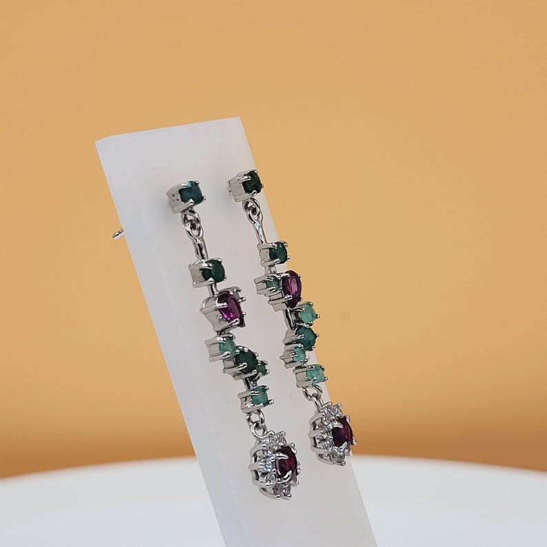 Handgjorda örhängen i sterlingsilver med smaragdgranat och naturlig ädelsten bild 4
