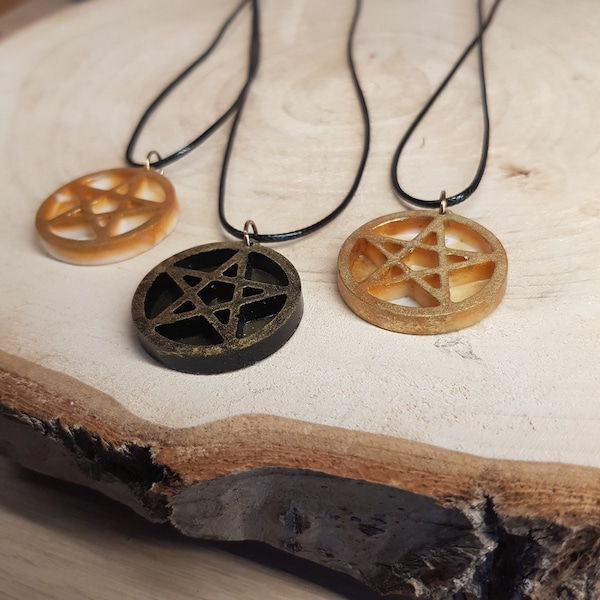 Pendentif en résine pentacle sorcière