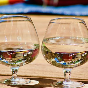 AIR FRANCE: Extremely rare pair of Crystal Cognac Glasses stamped (with the company&#39;s 1st Logo) Air France - In perfect condition