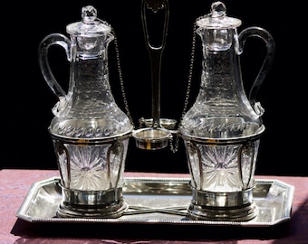 Ancien service de table « huile et vinaigre » en argent massif avec burette en verre taillé/cristal et d'époque 1900 provenant de France