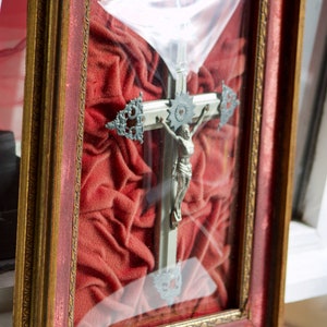 Antique Reliquary made in Belgium in the 60s with a crucifix and a domed glass dome