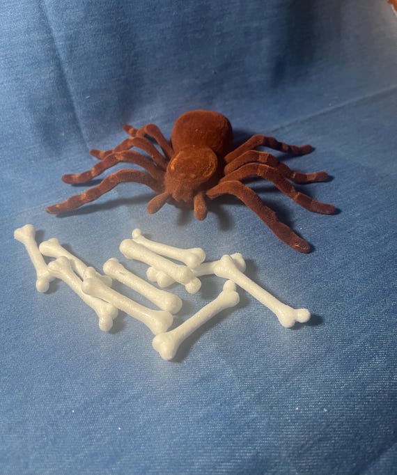 Oversized Flocked Arachnid Halloween Decoration: Realistic Hairy Spider Prop for Spooky Parties