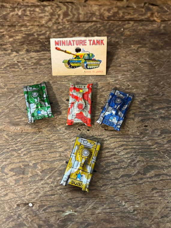 Vintage Japanese Tin Tank Toy: Classic Military Collectible for Boys, Nostalgic Gift, Antique Keepsake