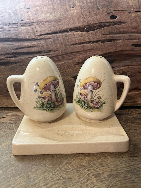 Vintage Ceramic Mushroom Salt & Pepper Shakers: Retro Kitchen Collectibles for Woodland Decor